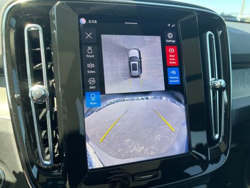 Used 2025 Volvo XC40 B5 Plus AWD/4WD image 19