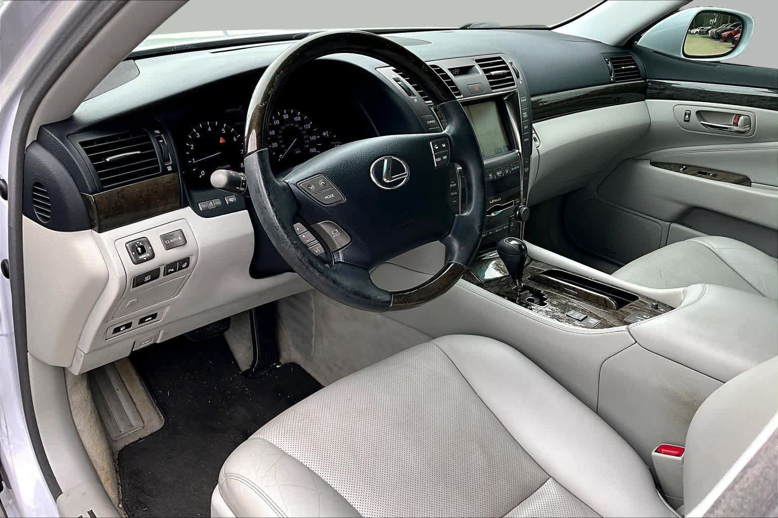 Used 2008 Lexus LS 460 RWD image 17