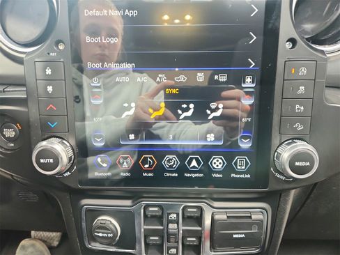 Used 2020 Jeep Wrangler Unlimited Sahara image 27