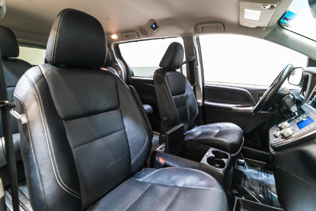Used 2017 Toyota Sienna SE FWD image 15