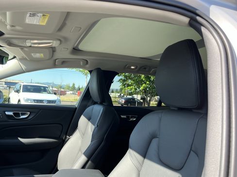 Used 2025 Volvo V60 B5 Cross Country Plus AWD/4WD image 19