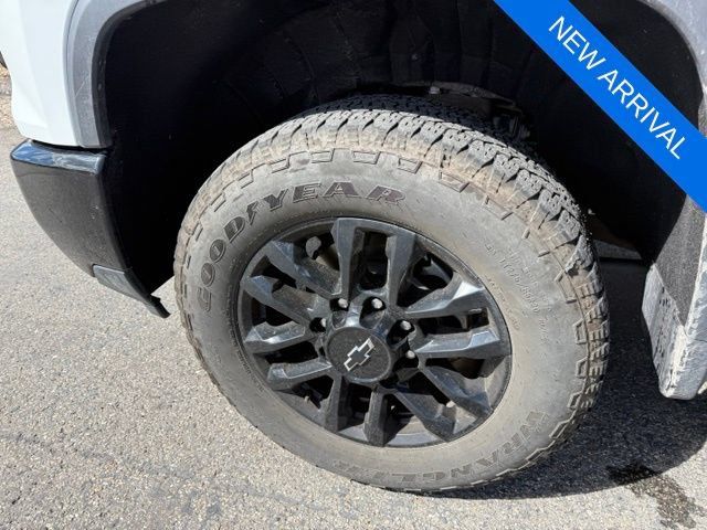 Used 2025 Chevrolet Silverado 2500 Custom w/ Custom Value Package AWD/4WD image 9