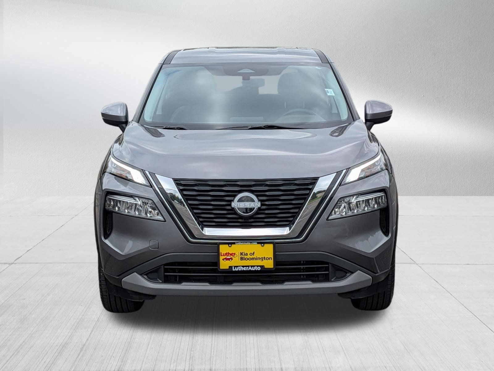 Used 2023 Nissan Rogue SV AWD/4WD image 2