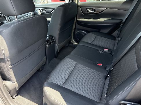 Used 2018 Nissan Rogue SV AWD/4WD image 7
