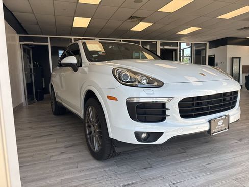 Used 2017 Porsche Cayenne Platinum Edition AWD/4WD image 3
