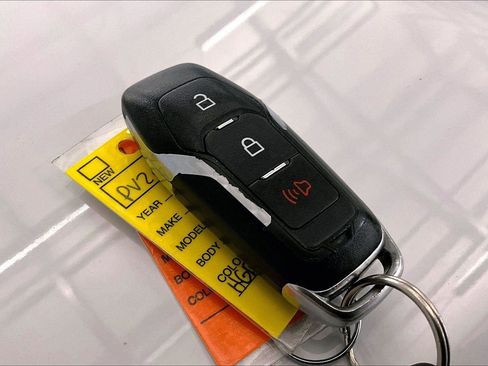 Used 2017 Ford Explorer XLT image 10