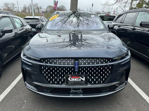 Used 2024 Lincoln Nautilus Reserve image 3