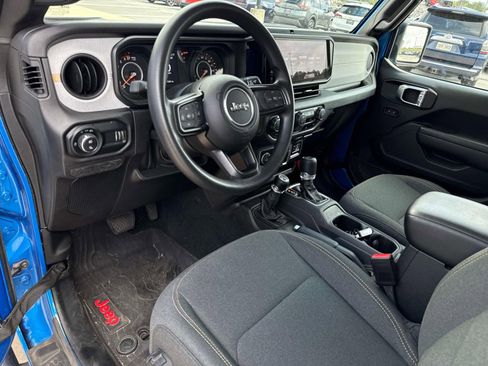 Used 2025 Jeep Gladiator Sport image 19