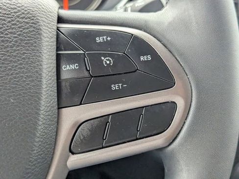 Used 2022 Jeep Cherokee Latitude Lux w/ Sun & Sound Group image 27