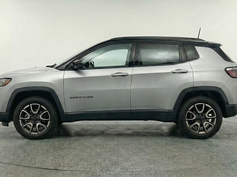 Used 2025 Jeep Compass Trailhawk image 5