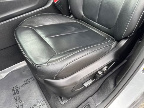 Used 2023 Jeep Grand Cherokee L Limited w/ Black Appearance Package image 15