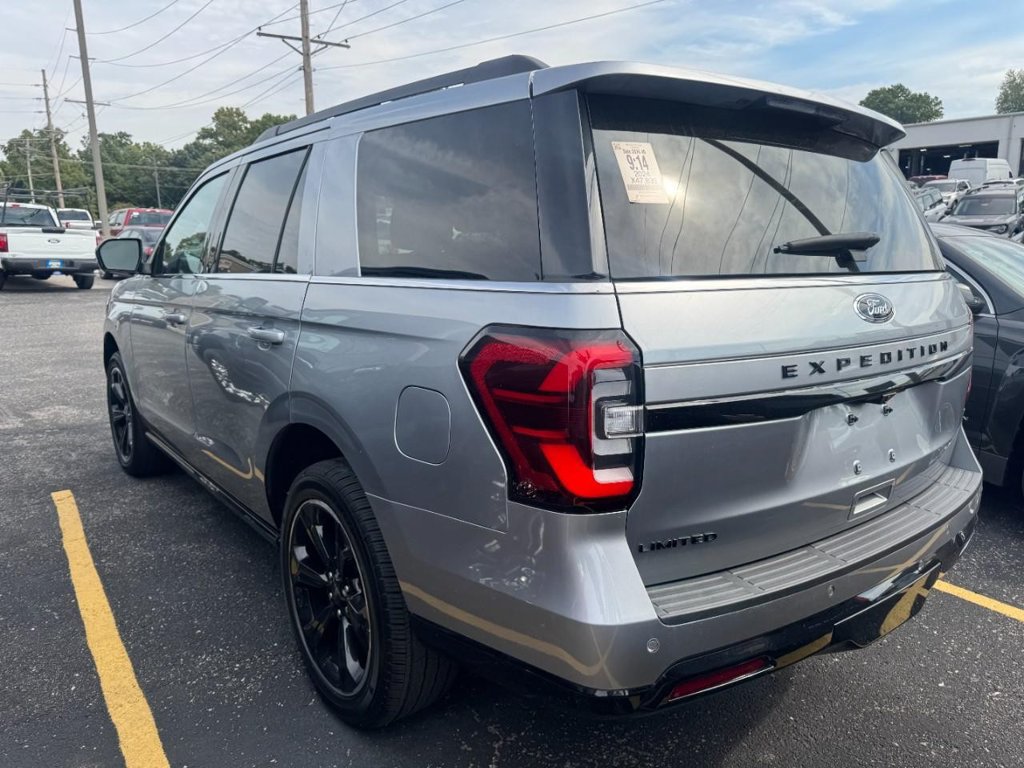 Used 2024 Ford Expedition Limited AWD/4WD image 10