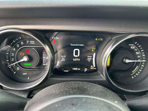 Used 2023 Jeep Wrangler Unlimited AWD/4WD image 23