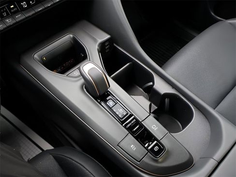 Used 2023 Toyota Crown Platinum image 28