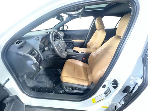Used 2023 Lexus UX 250h AWD w/ Premium Package image 21