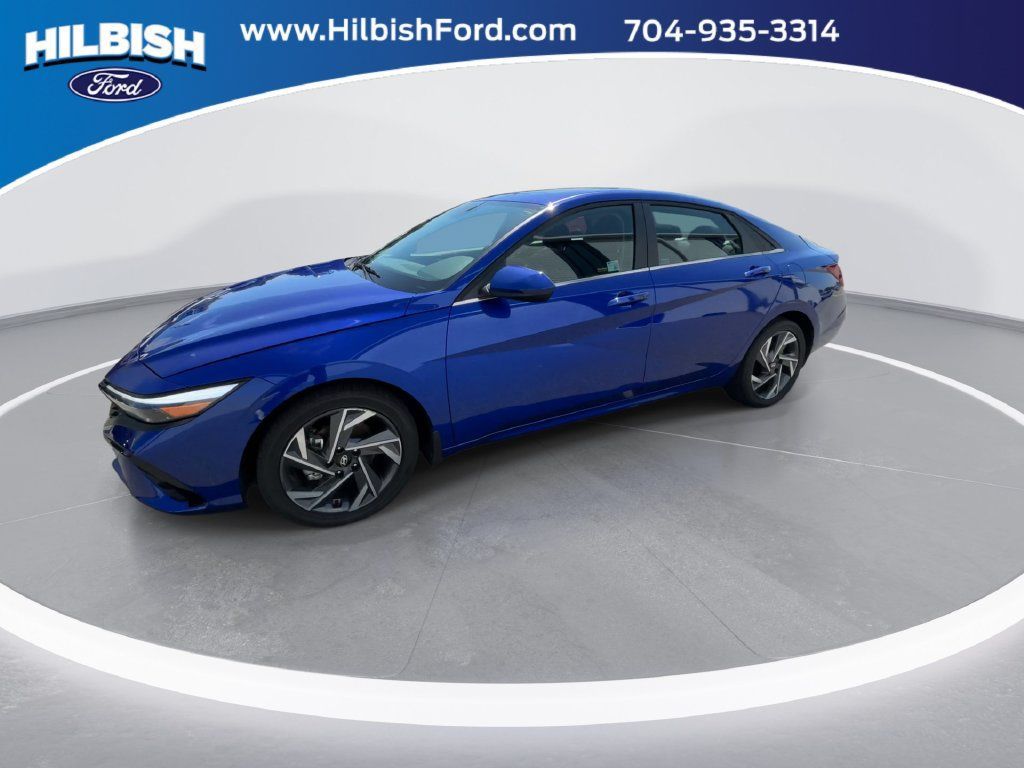 Used 2025 Hyundai Elantra SEL FWD image 4