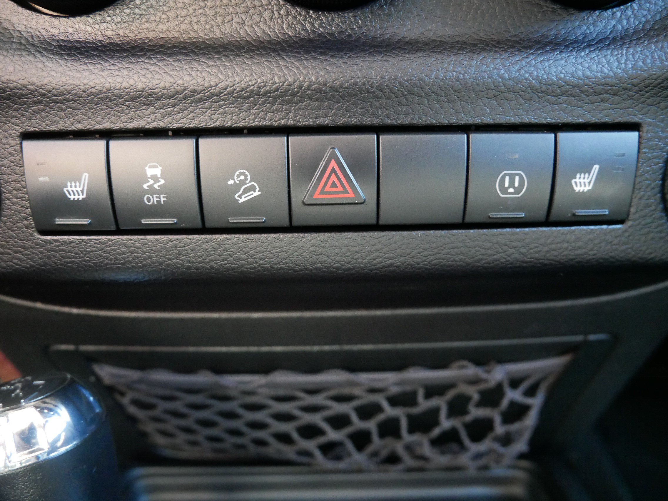 Used 2015 Jeep Wrangler Unlimited Rubicon w/ Connectivity Group AWD/4WD image 29