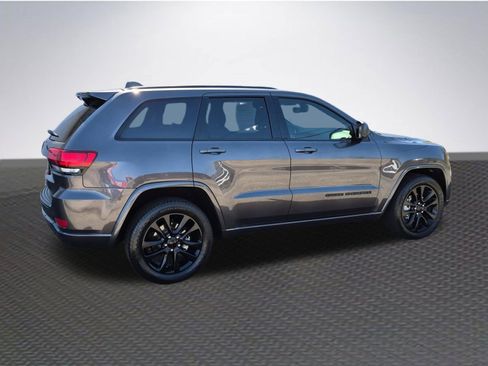 Used 2020 Jeep Grand Cherokee Altitude image 4