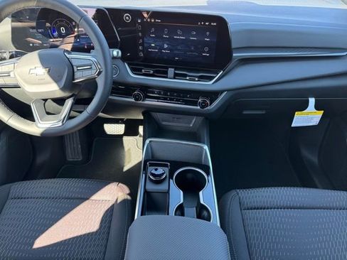 New 2026 Chevrolet Equinox LT AWD/4WD image 2