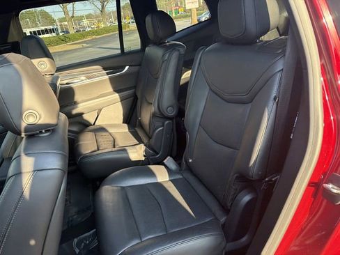 Used 2020 Cadillac XT6 Premium Luxury FWD image 17