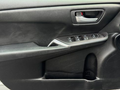 Used 2016 Toyota Camry SE image 14