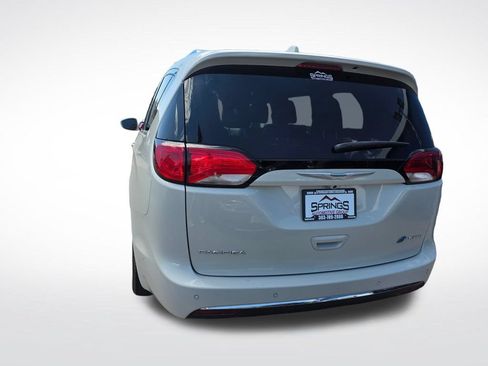 Used 2020 Chrysler Pacifica Limited w/ Advanced Safetytec Group FWD image 6