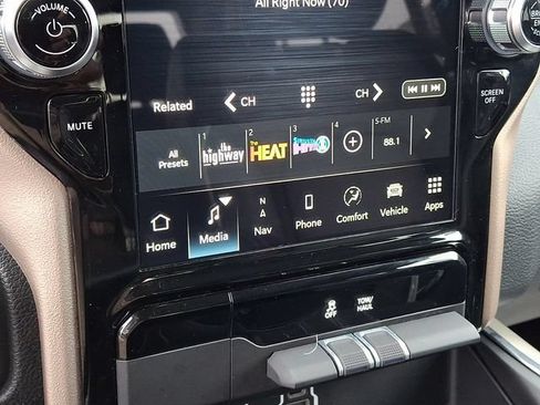 Used 2022 RAM 1500 Laramie AWD/4WD image 12