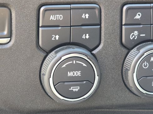 Used 2024 Chevrolet Silverado 1500 High Country w/ High Country Premium Package AWD/4WD image 15