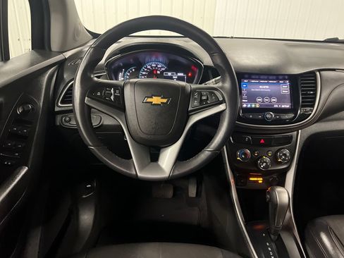 Certified 2022 Chevrolet Trax LT w/ Midnight Edition AWD/4WD image 18