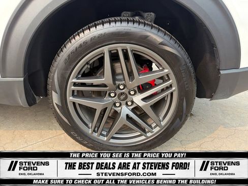 Used 2025 Ford Explorer ST-Line w/ ST-Line Street Pack AWD/4WD image 13
