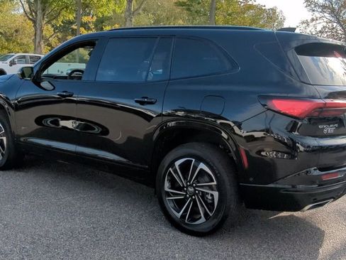 Used 2025 Buick Enclave Sport Touring w/ Super Cruise Package image 6