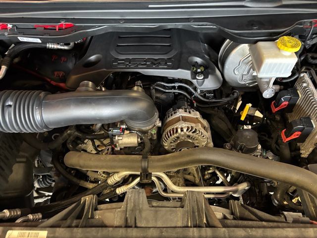 Used 2019 RAM 1500 Laramie AWD/4WD image 29