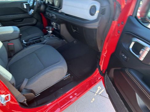 Used 2025 Jeep Wrangler Sahara w/ Safety Group image 19