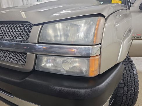 Used 2003 Chevrolet Silverado 2500 LS image 34