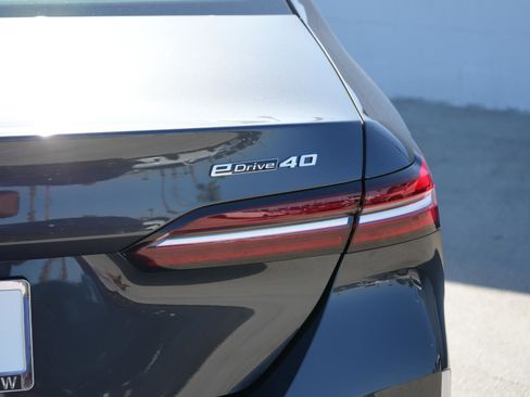 Used 2025 BMW i5 eDrive40i image 7