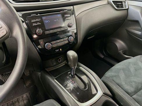 Used 2016 Nissan Rogue SV image 25