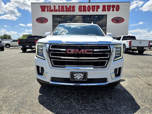 Used 2023 GMC Yukon XL SLT image 2
