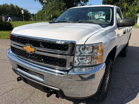 Used 2013 Chevrolet Silverado 2500 W/T AWD/4WD image 2