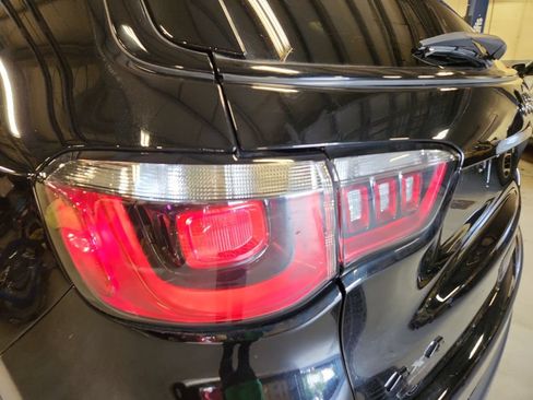 Used 2019 Jeep Compass Latitude AWD/4WD image 31