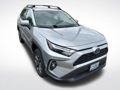 Used 2022 Toyota RAV4 XLE Premium AWD/4WD image 12