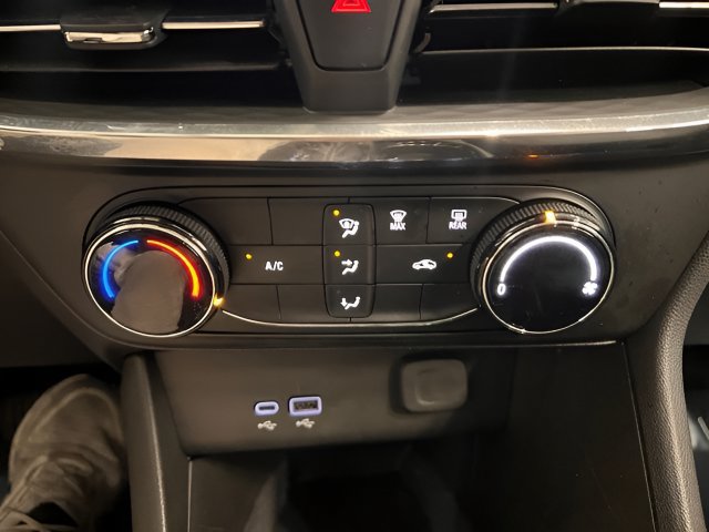 Used 2025 Buick Encore GX Preferred AWD/4WD image 25