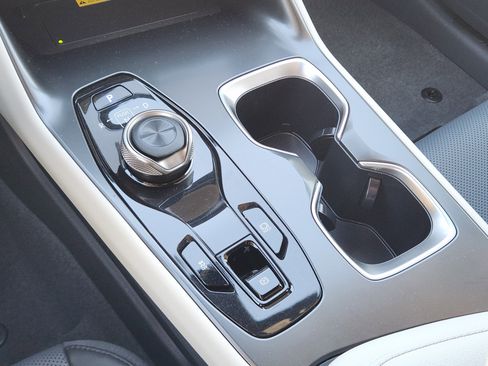 Used 2024 Lexus RZ 450e Premium image 23