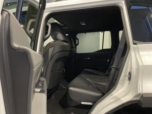 Used 2024 Lexus GX 550 image 37