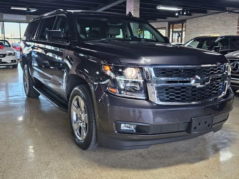 Used 2018 Chevrolet Suburban LT image 1