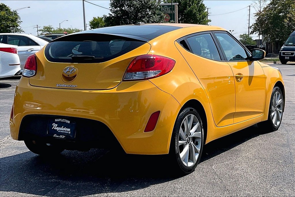 Used 2017 Hyundai Veloster FWD image 17
