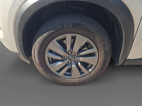 Used 2025 Nissan Pathfinder SV AWD/4WD image 10