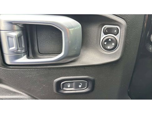 Used 2024 Jeep Wrangler Unlimited Rubicon image 18