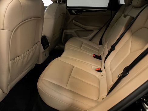 Certified 2023 Porsche Macan S AWD/4WD image 30