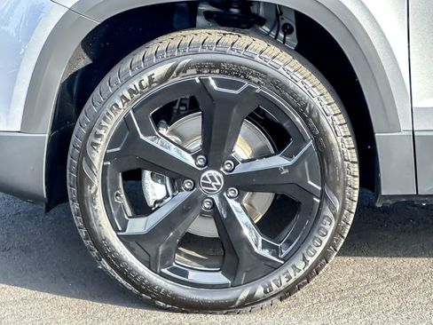 New 2026 Volkswagen Taos SEL image 25