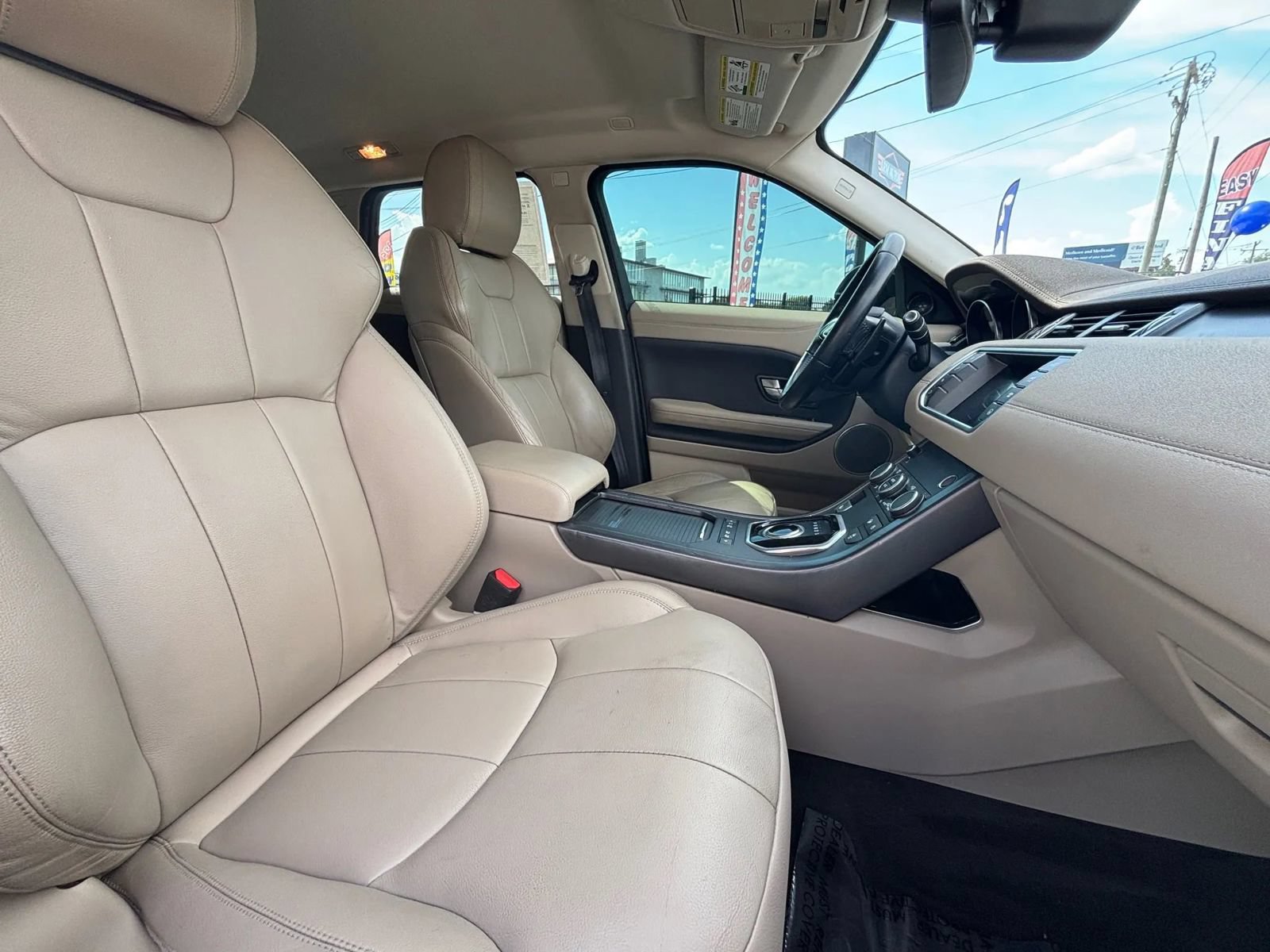 Used 2019 Land Rover Range Rover Evoque SE Premium AWD/4WD image 34